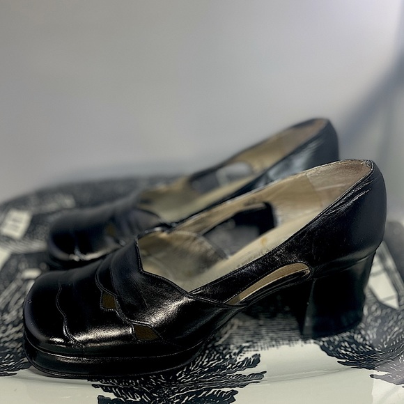 🖤 Vintage 🖤 Black Leather Platform Heels EXQUISITE 7 1/2 Antique 😻😻😻 1940s? - Picture 3 of 14
